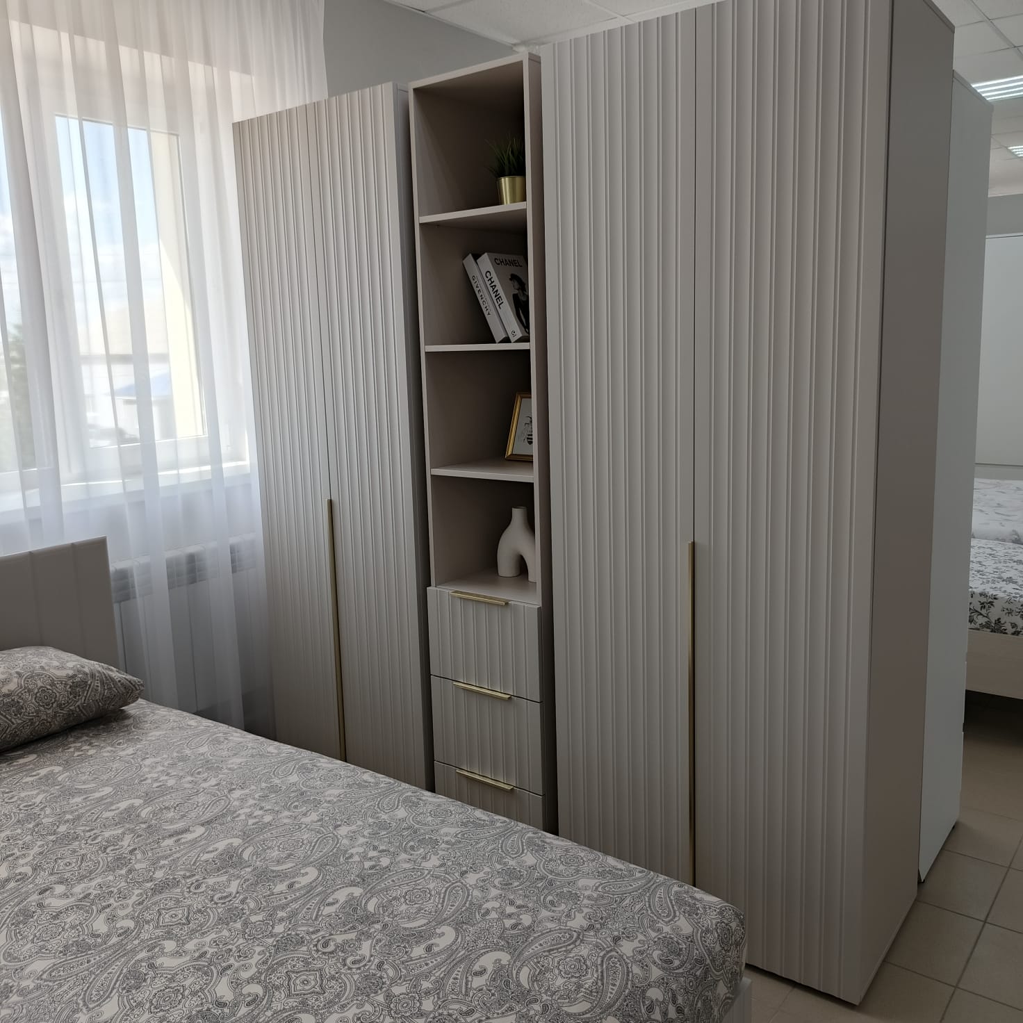 фото пенал с полками тефия