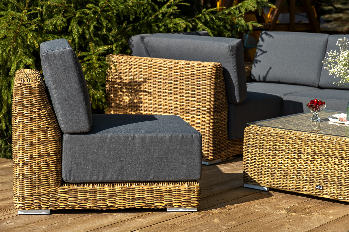 фото "капри" трансформирующаяся лаунж-зона из искусственного ротанга, цвет соломенный