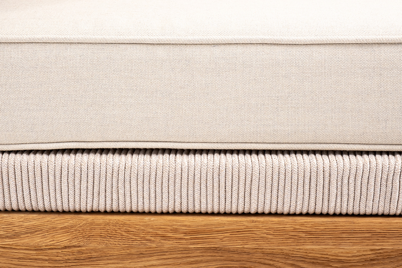 фото "канны" угловой модуль плетеный из роупа, основание дуб, роуп бежевый круглый, ткань бежевая 052