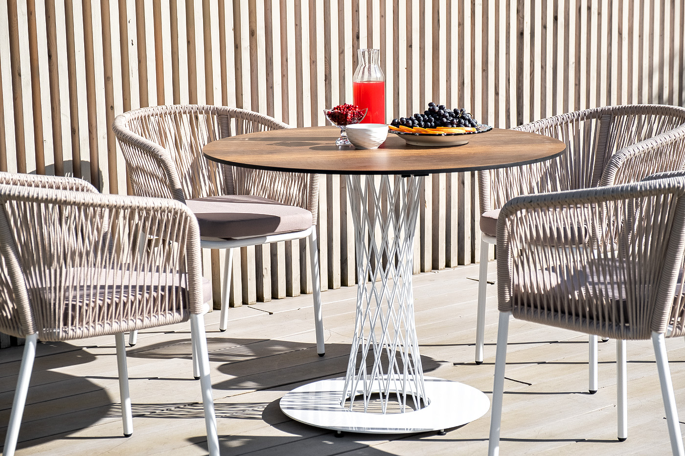 фото "диего" обеденный стол из hpl круглый ø100см, цвет "дуб", каркас белый