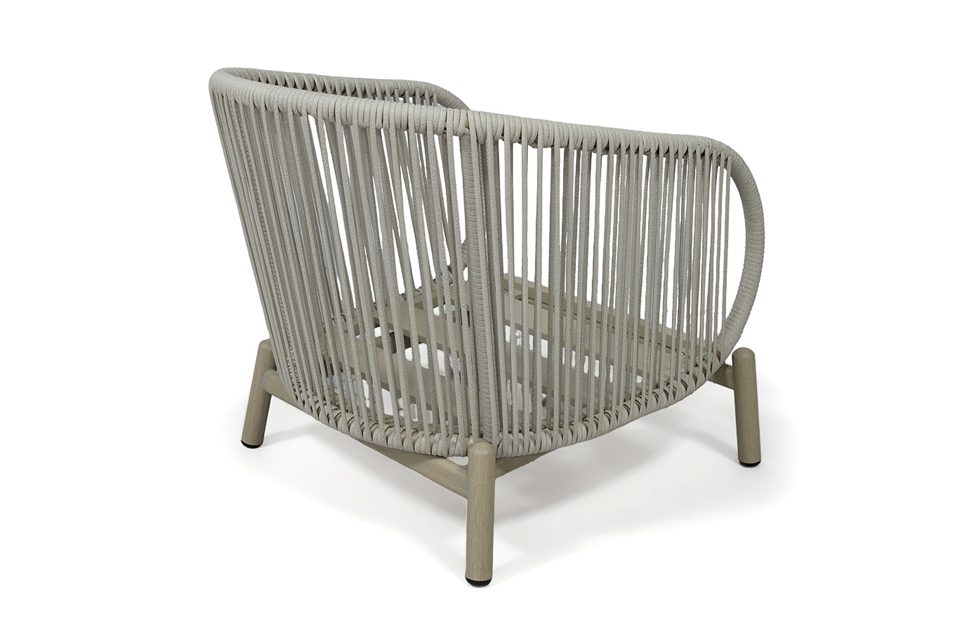 фото "прато" кресло плетеное из роупа, цвет светло-серый, каркас под дерево (холодно-бежевый)