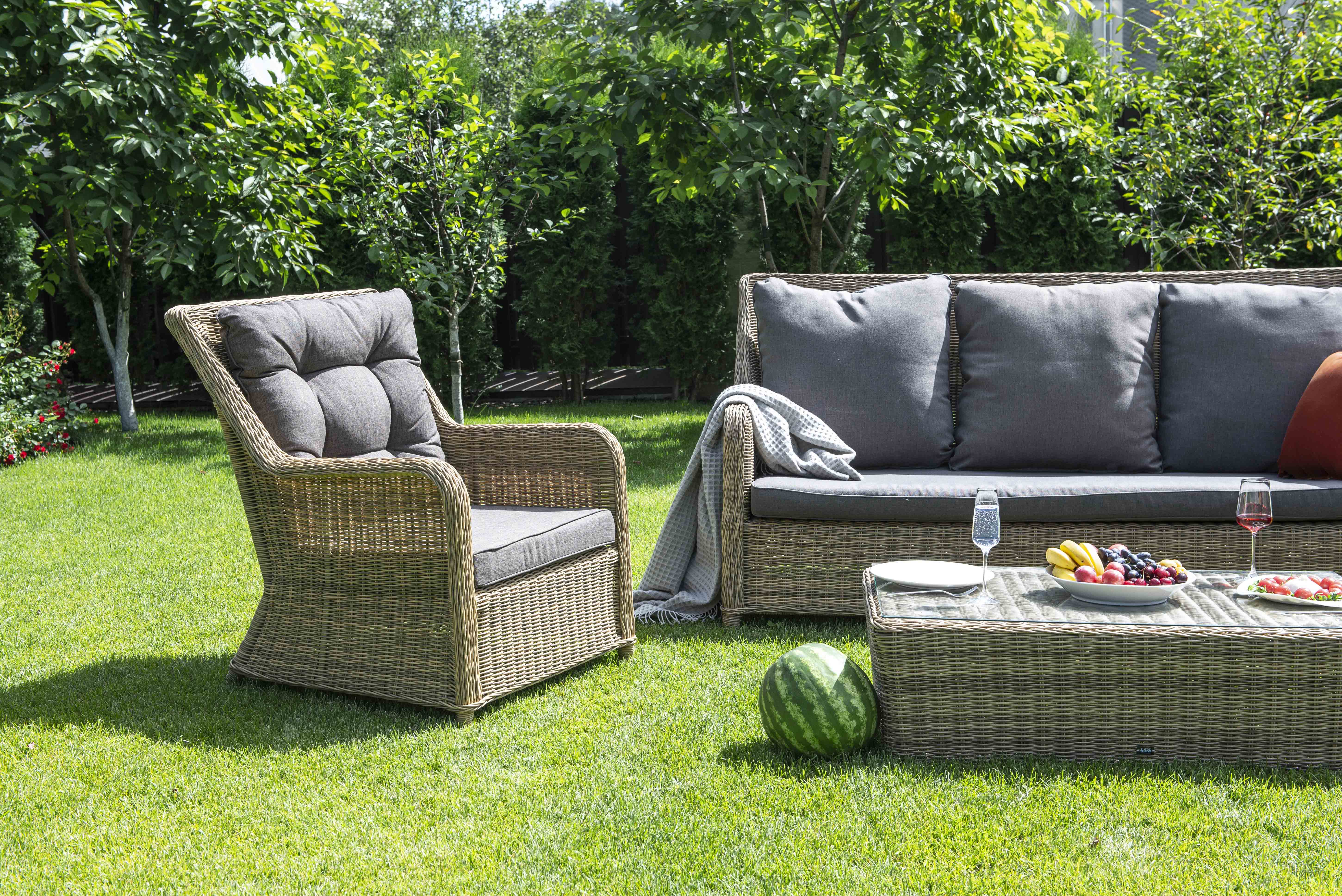 фото "гляссе" лаунж-зона из искусственного ротанга, цвет соломенный