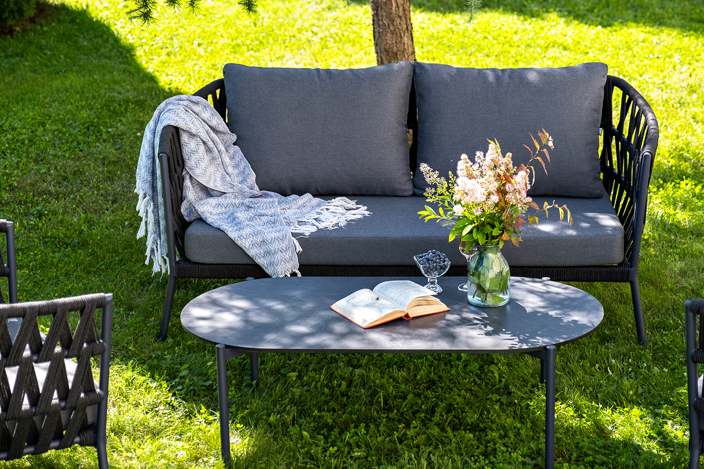 фото "диего" лаунж-зона 4-местная плетеная из роупа (веревки), каркас алюминиевый темно-серый, роуп темно-серый