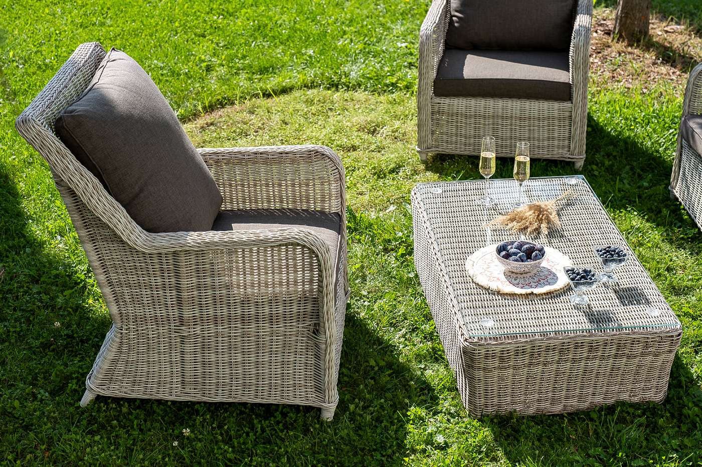 фото "гляссе" лаунж-зона из искусственного ротанга, цвет бежевый