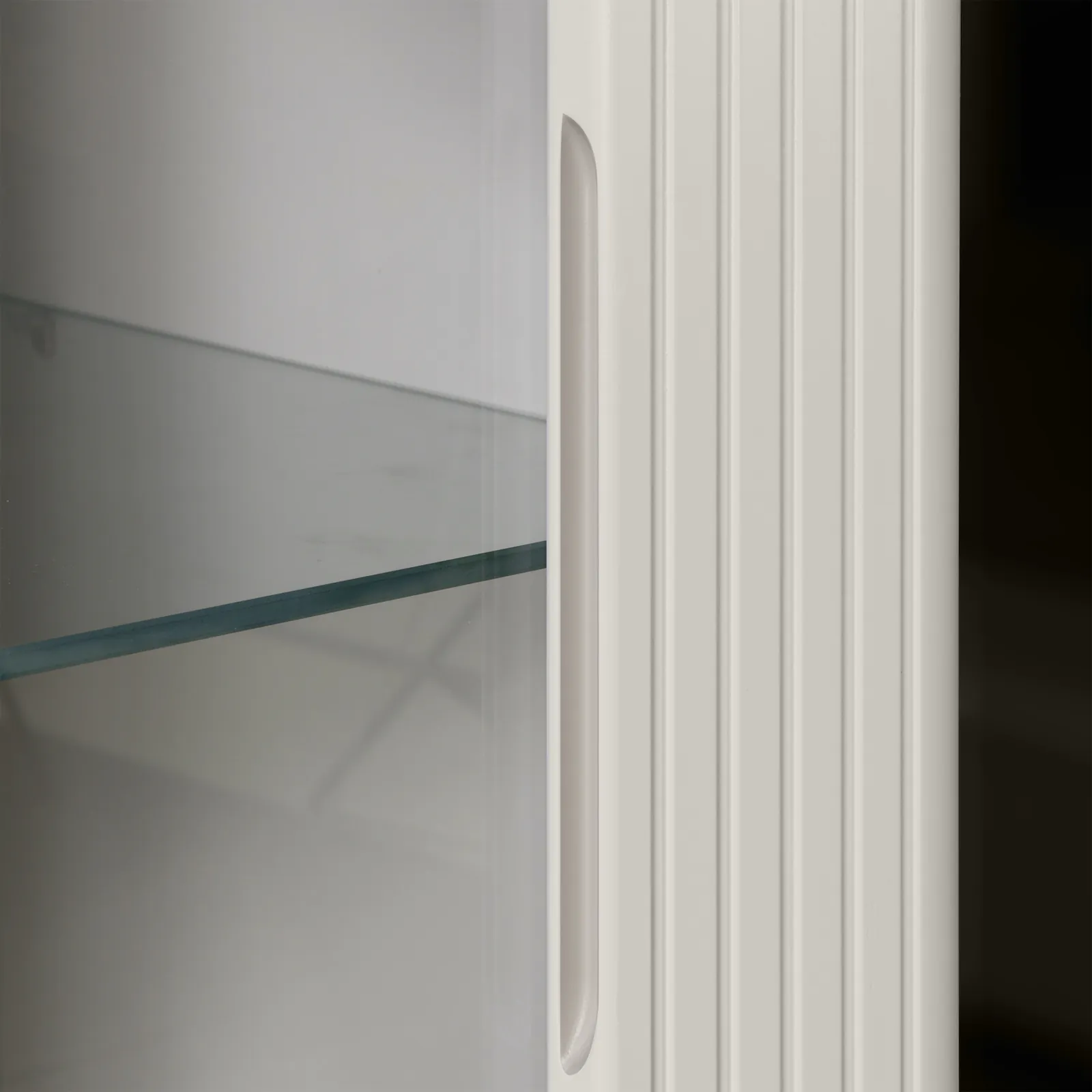 фото шкаф с витриной 2-х дв. модена