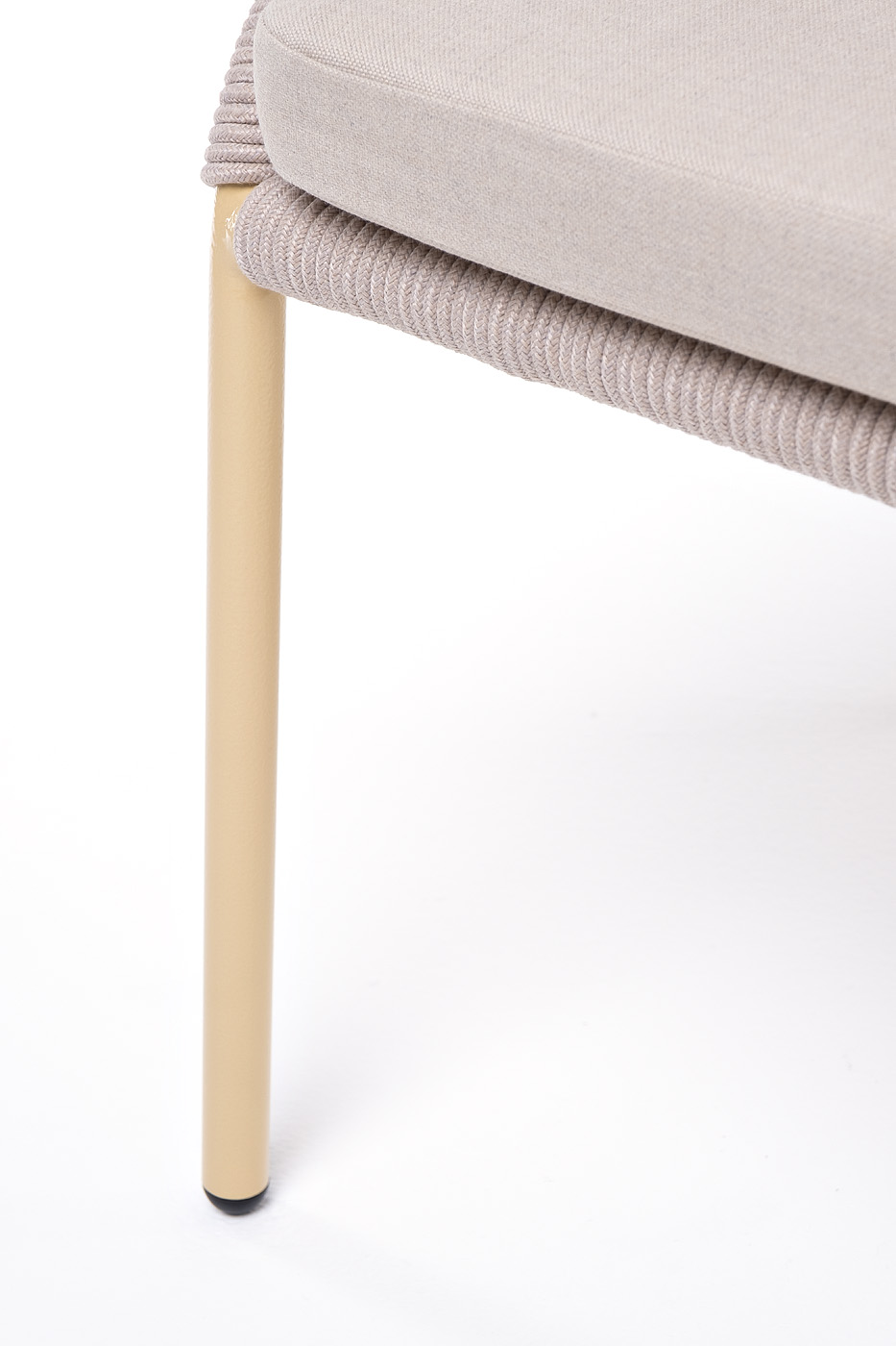 фото "милан" стул плетеный из роупа, каркас алюминий (ral1001), роуп бежевый круглый, ткань бежевая