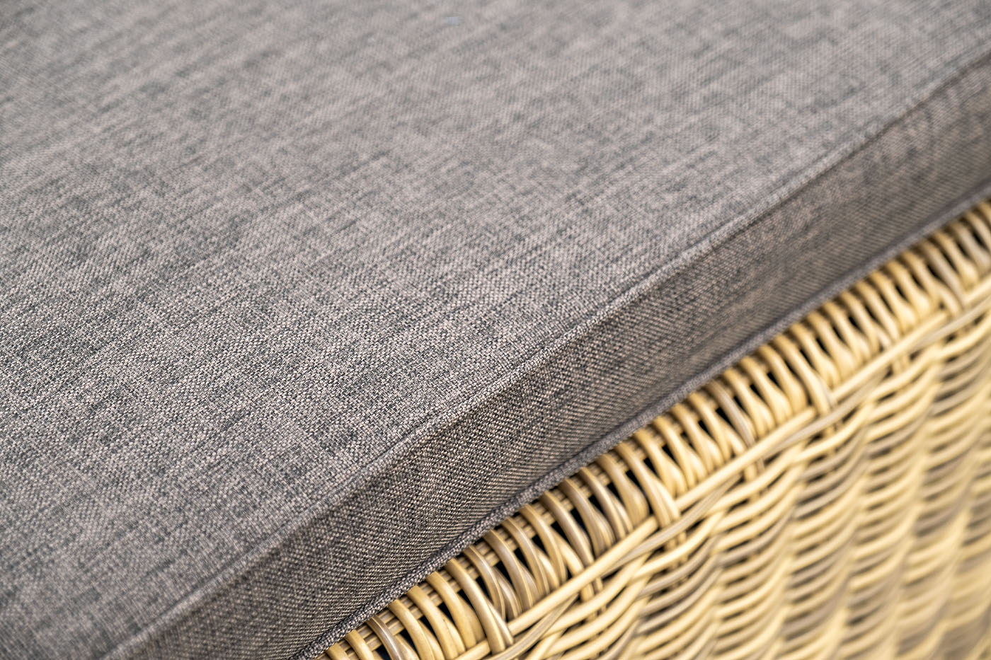 фото "рим" шезлонг с подушкой, цвет соломенный