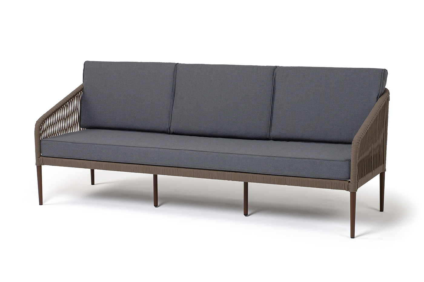 фото "канны" диван 3-местный плетеный из роупа, каркас алюминий темно-серый (ral7024) шагрень, роуп темно-серый круглый, ткань темно-серая 019