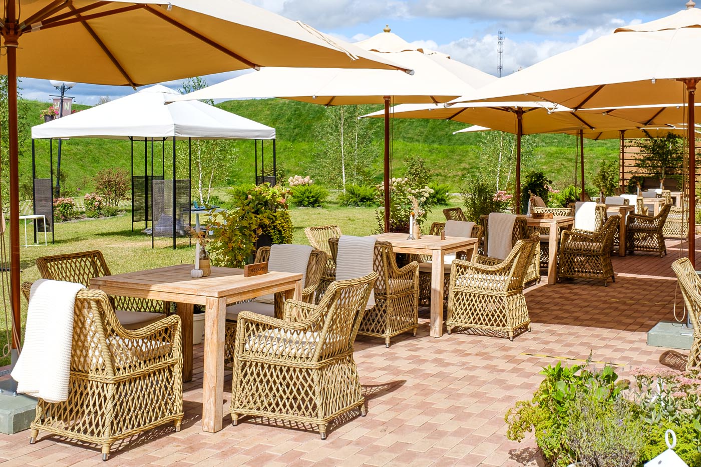 фото "латте" плетеное кресло из искусственного ротанга, цвет соломенный