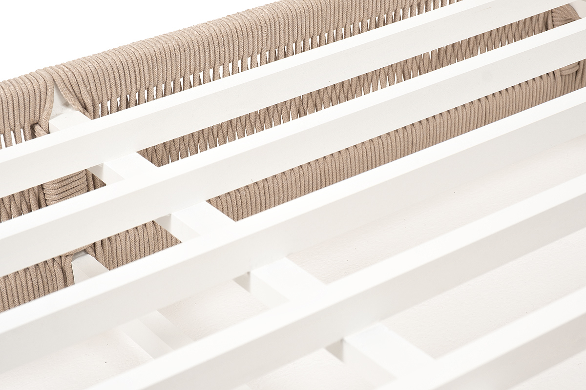 фото "ривьера" шезлонг плетеный из роупа, каркас алюминий белый муар, роуп бежевый круглый, ткань бежевая 052