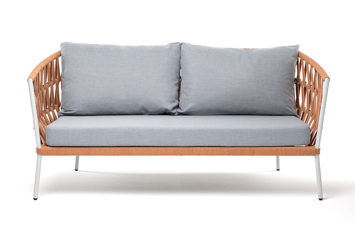 фото "диего" диван 2-местный плетеный из роупа, каркас алюминий светло-серый (ral7035) муар, роуп оранжевый меланж круглый, ткань светло-серая
