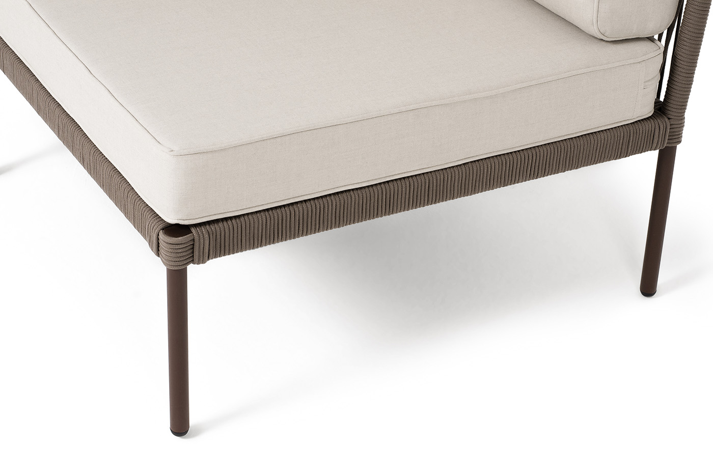 фото "канны" угловой модуль плетеный из роупа, каркас алюминий коричневый (ral8016) муар, роуп коричневый круглый, ткань бежевая 15052