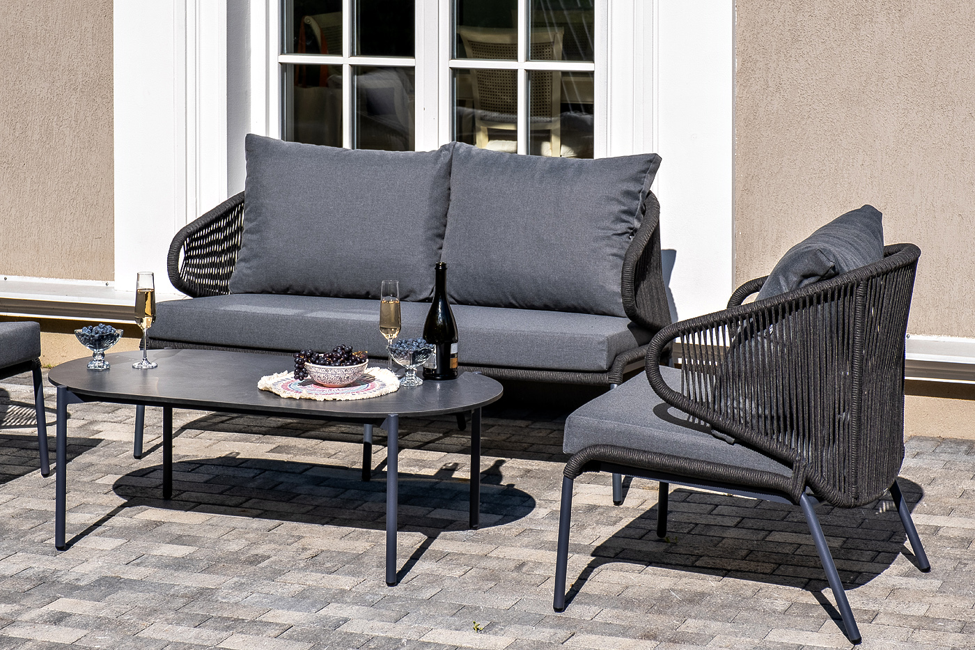 фото "милан" лаунж-зона 4-местная плетеная из роупа (веревки), каркас алюминиевый темно-серый, роуп темно-серый