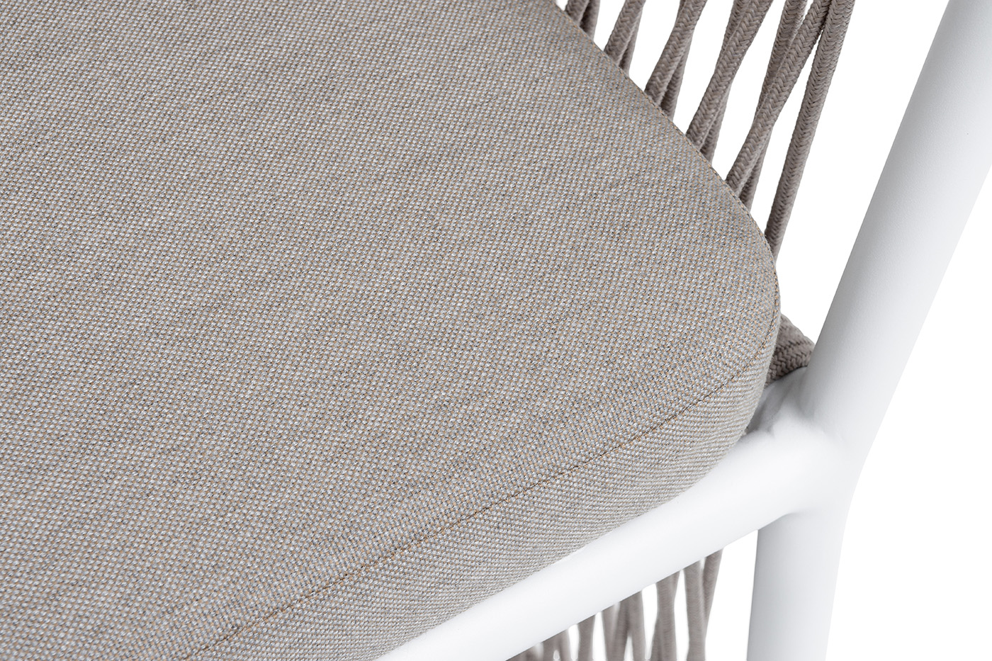 фото "романо" стул плетеный из роупа, каркас алюминий белый муар, роуп бежевый круглый, ткань бежевая 15052